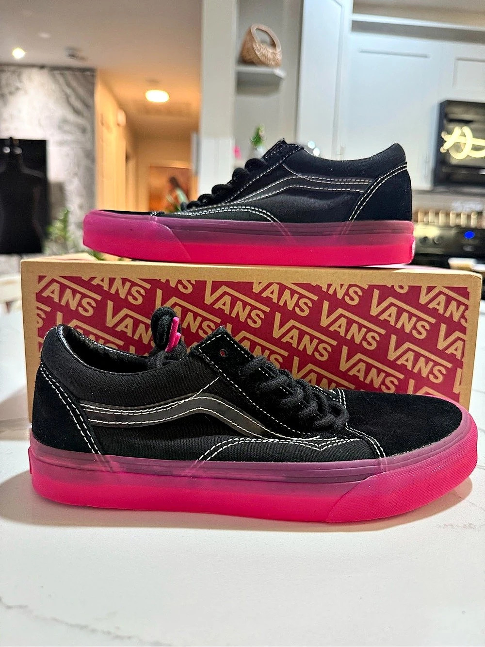 Vans Old Skool Sour Power Hot Pink Black Women’s 7 Men’s 5.5 New w/ Box
